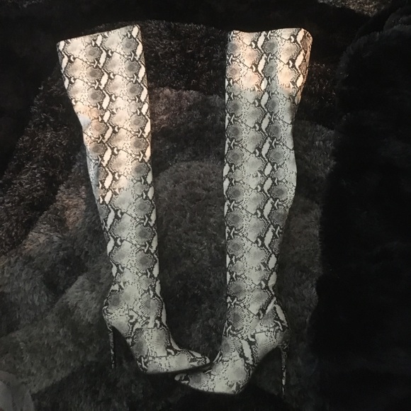 Steve Madden size 6 Demanding Fashion Boots NWT - Picture 7 of 8